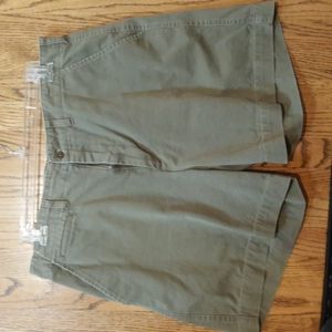 Cabela's men's size 36R green khaki shorts flat front, side pockets 100% cotton